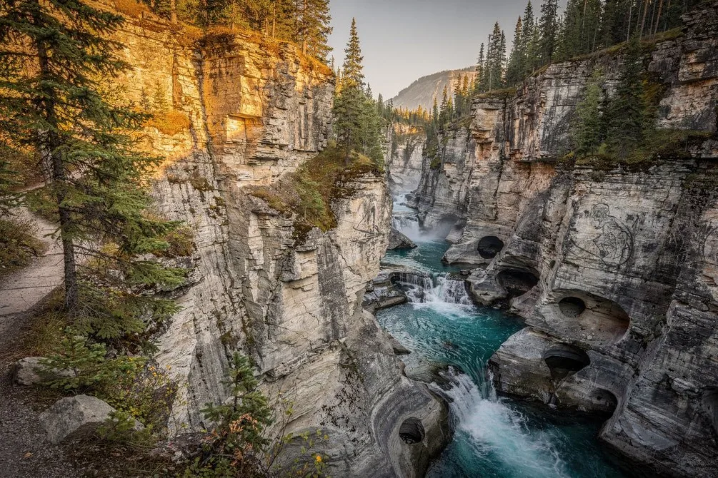 Tours & Activities in Maligne Canyon
