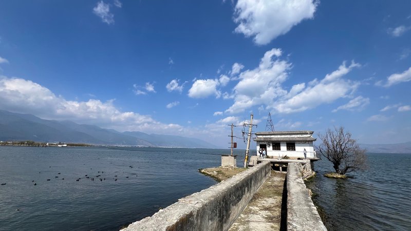 Riverside Café near Erhai Lake