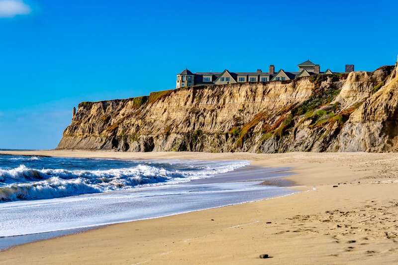 Cliffside path near Three Rocks Beach